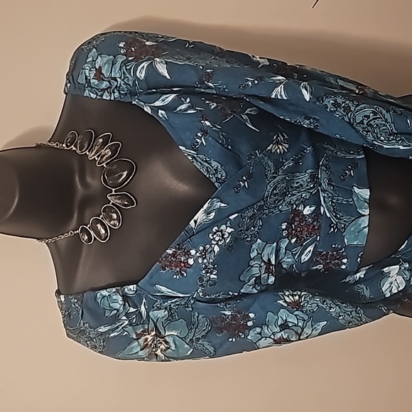 BOG Collective BAND OF THE FREE XS CROP TOP LONG SLEEVED - Picture 2 of 5